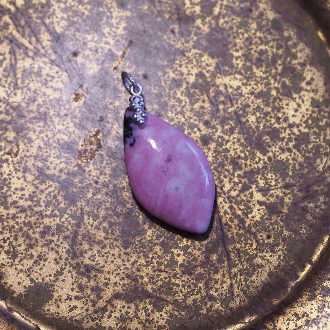花莲玫瑰石 手工纯银坠子 Natural Rhodonite from Taiwan Hualie - 项链 - 宝石 粉红色