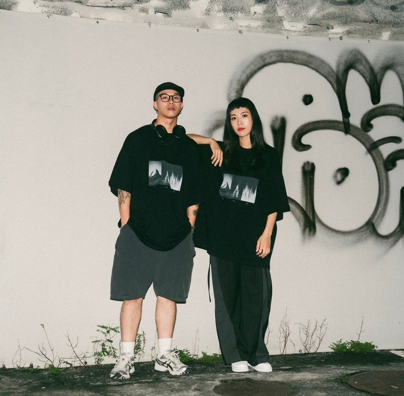 PFW-01 TRINITY ELEMENTS CORPORATE ETHOS Graphic TEE APOSTLE - 中性连帽卫衣/T 恤 - 其他人造纤维 黑色