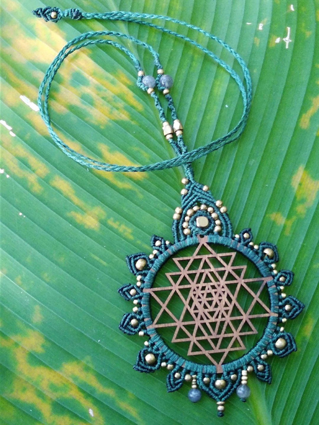 Small Sri Yantra Necklace Green - 项链 - 木头 绿色