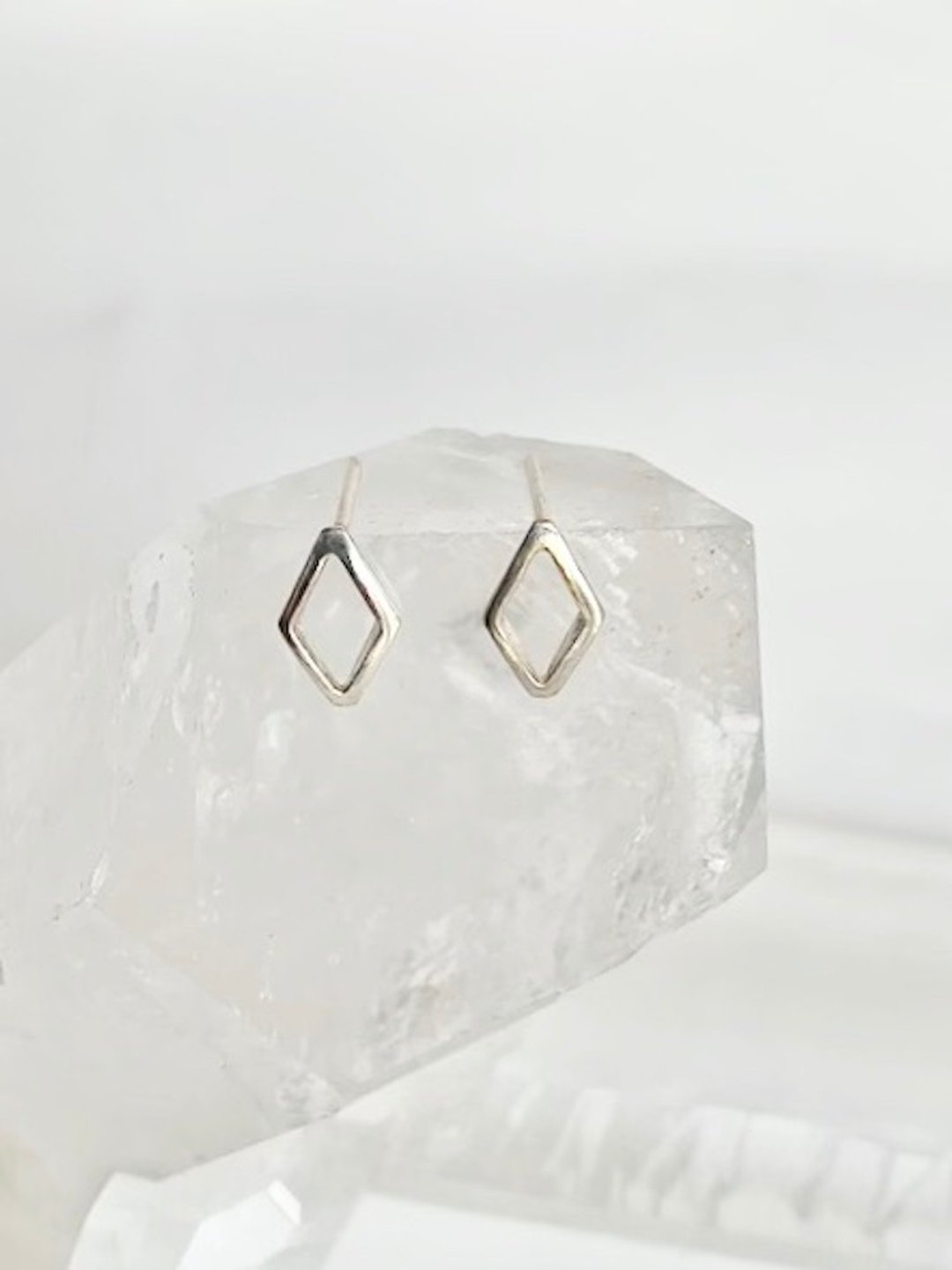 Diamond type earrings Silver - 耳环/耳夹 - 铜/黄铜 银色