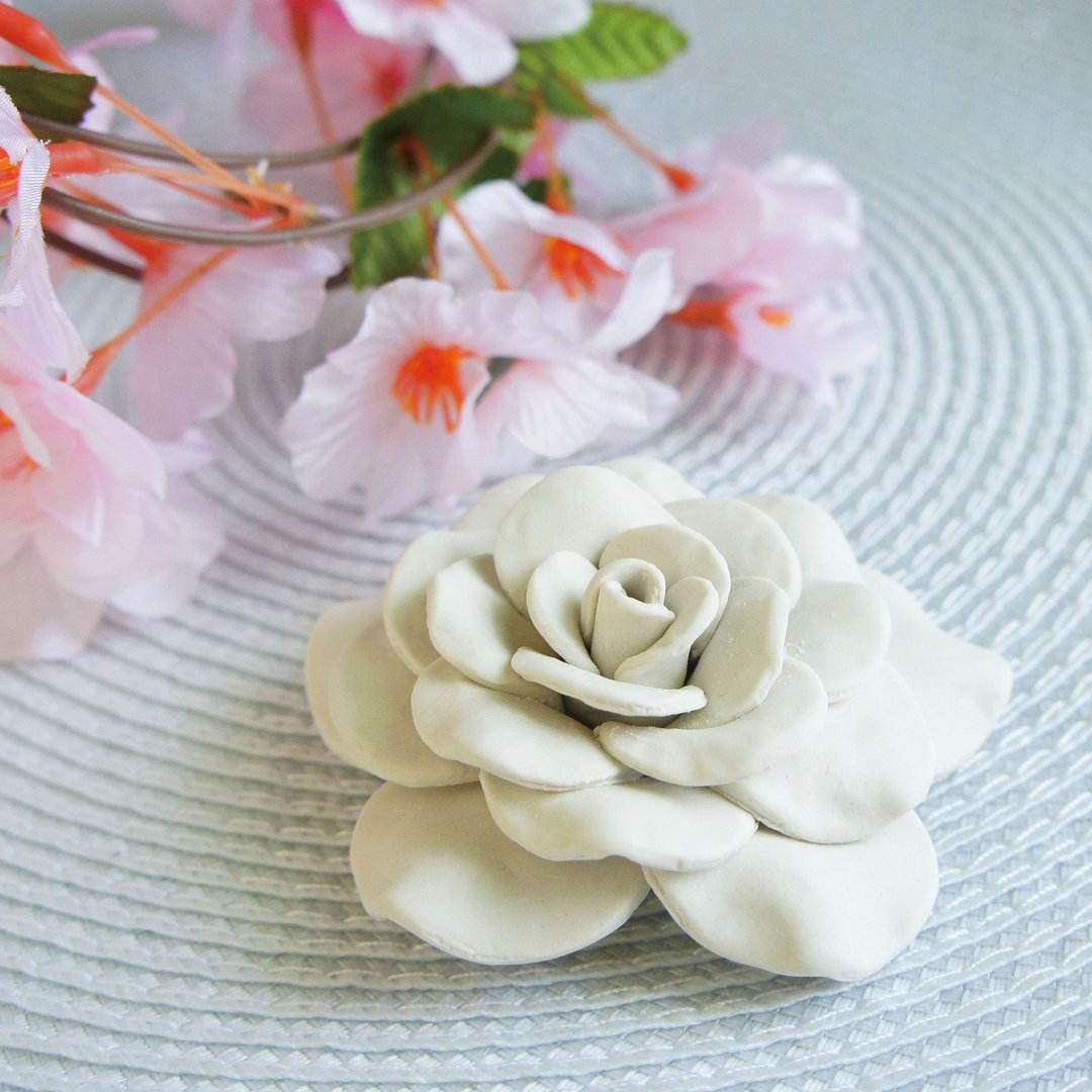 Lovely日本瓷土【绽放花朵玫瑰扩香石、纸镇、米白】一朵花款 - 香薰/精油/线香 - 瓷 白色