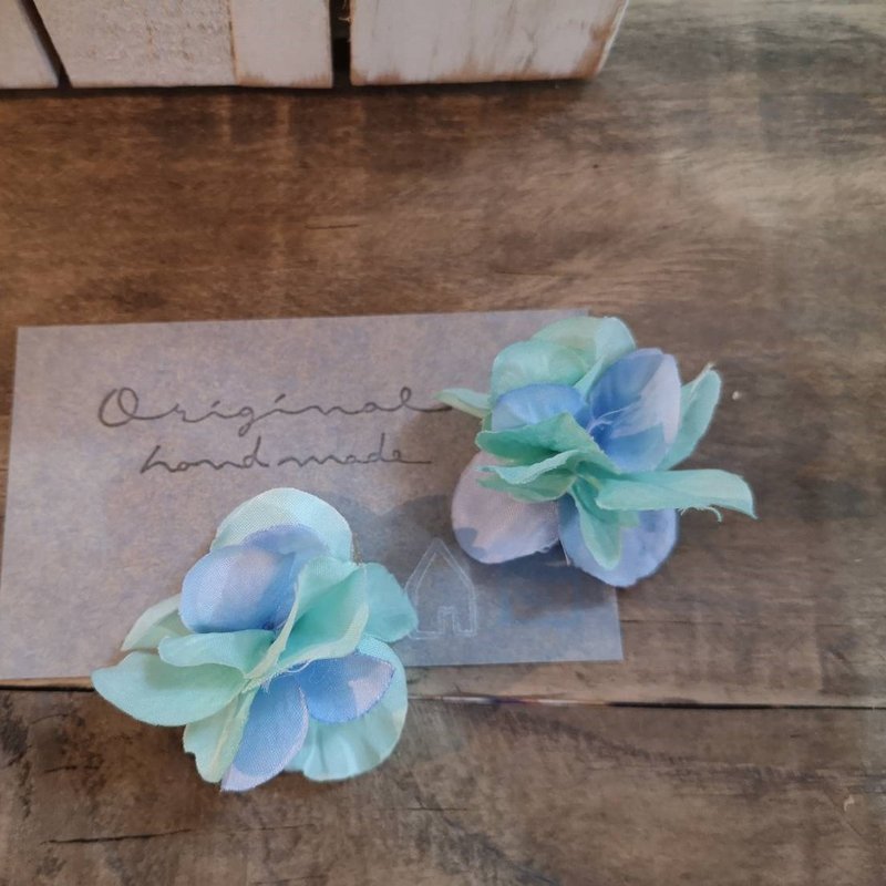 Pinkoi-limited No.3 / Earrings and earrings with flowers and cotton pearl swaying - 耳环/耳夹 - 植物．花 绿色