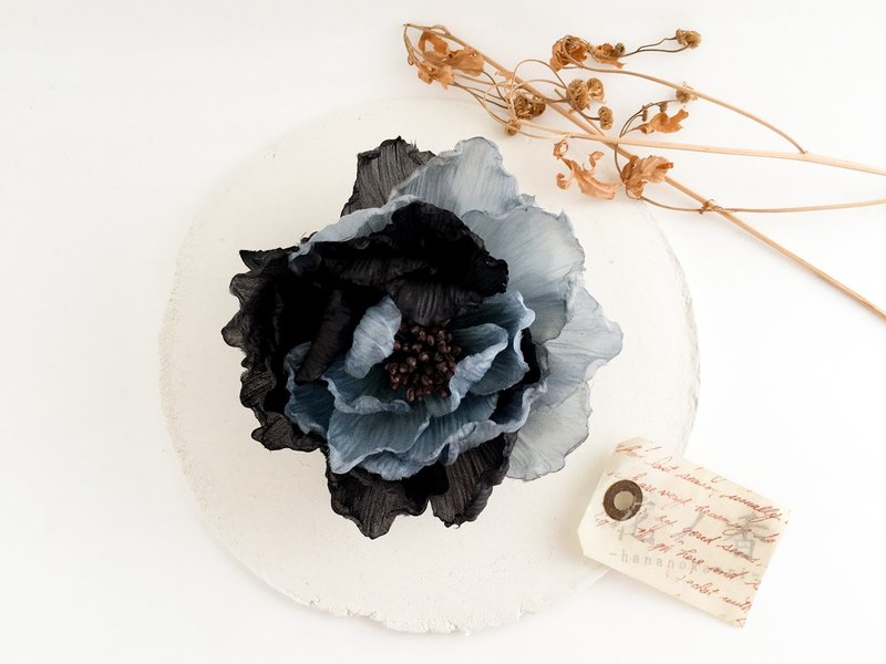 Corsage: two color peonyy (blue × black) Peony of two color petals. - 胸花/手腕花 - 丝．绢 多色