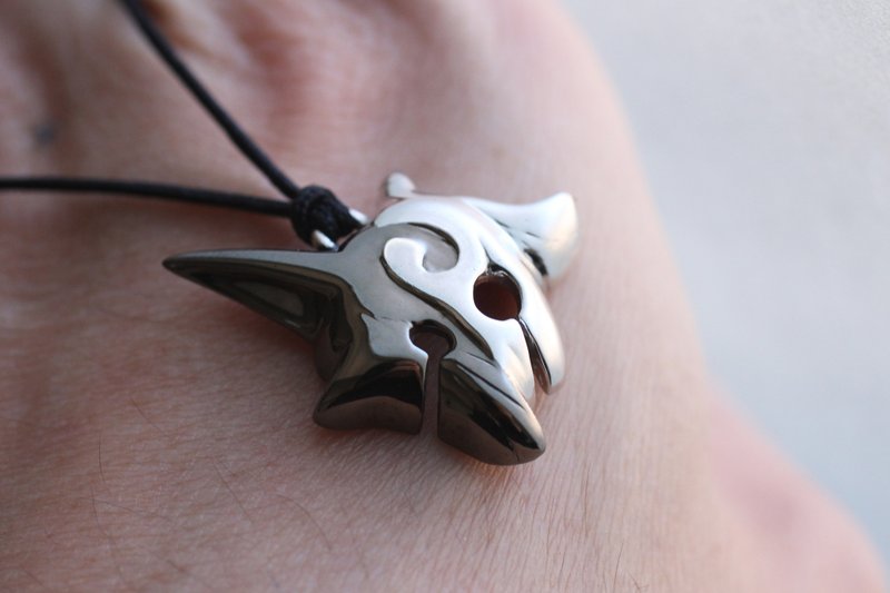 【提摩爷爷工坊】英雄联盟LOL 镜爪 925纯银面具染双色坠子 - 项链 - 其他金属 黑色