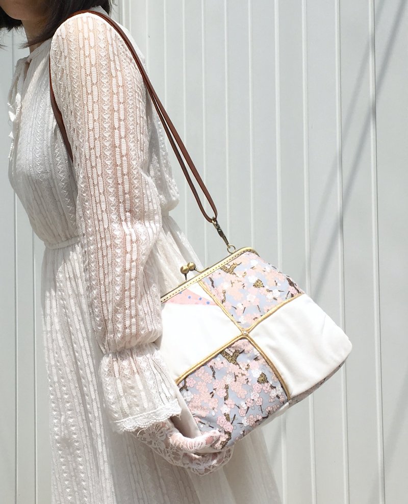 吻锁口金包包 斜背包 侧背包 单肩背包 雪都白霜梅 - 侧背包/斜挎包 - 棉．麻 白色