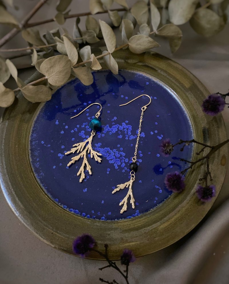 【圣诞饰品】森林印象-925银 松枝不对称耳环 - 耳环/耳夹 - 纯银 银色