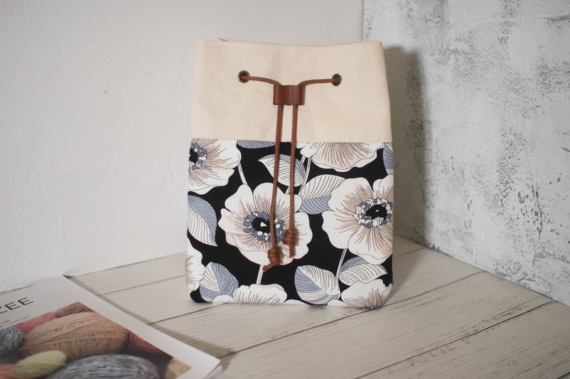 旅人系列斜背包/水桶包/限量手工包/黑色木槿花/预购中 - 侧背包/斜挎包 - 棉．麻 黑色