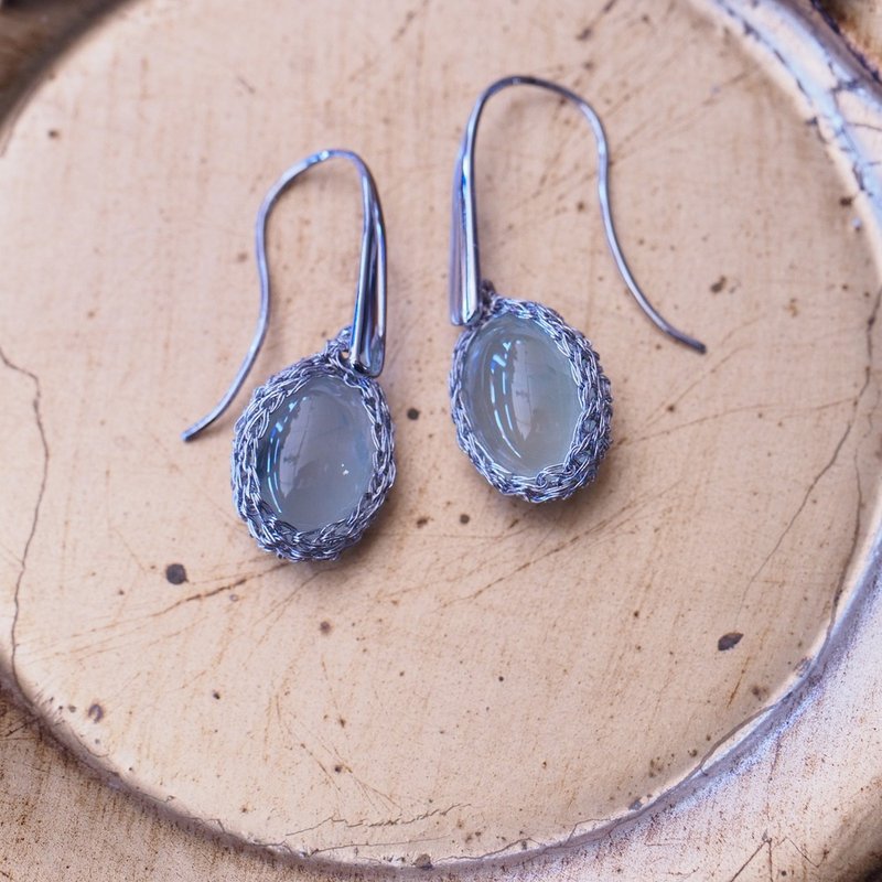 天然葡萄石 大颗 手工勾织 纯银镀金耳环 Prehnite earrings - 耳环/耳夹 - 半宝石 绿色