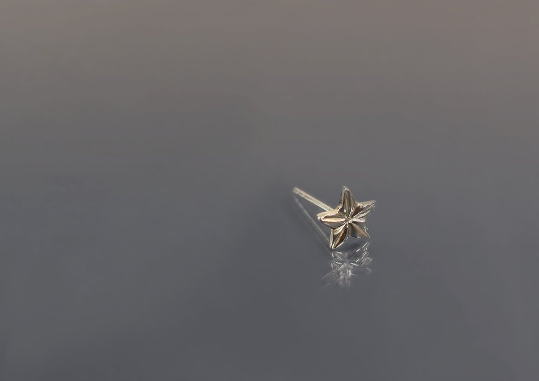 镜射系列-星星设计925耳钉(单支/一对) - 耳环/耳夹 - 纯银 金色