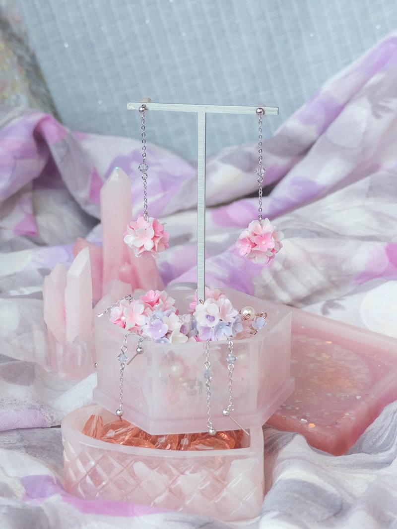 百搭浅珊瑚粉红925纯银花球耳环 - 耳环/耳夹 - 粘土 粉红色