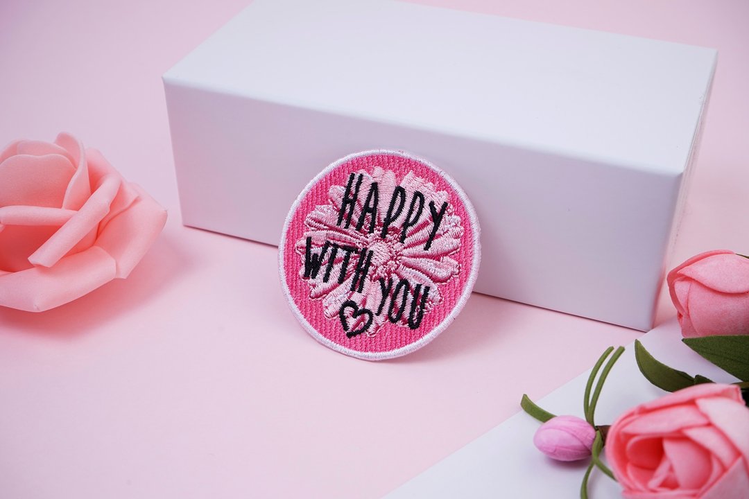 【刺绣布贴】HAPPY WITH YOU 粉色圆形 - 贴纸 - 绣线 