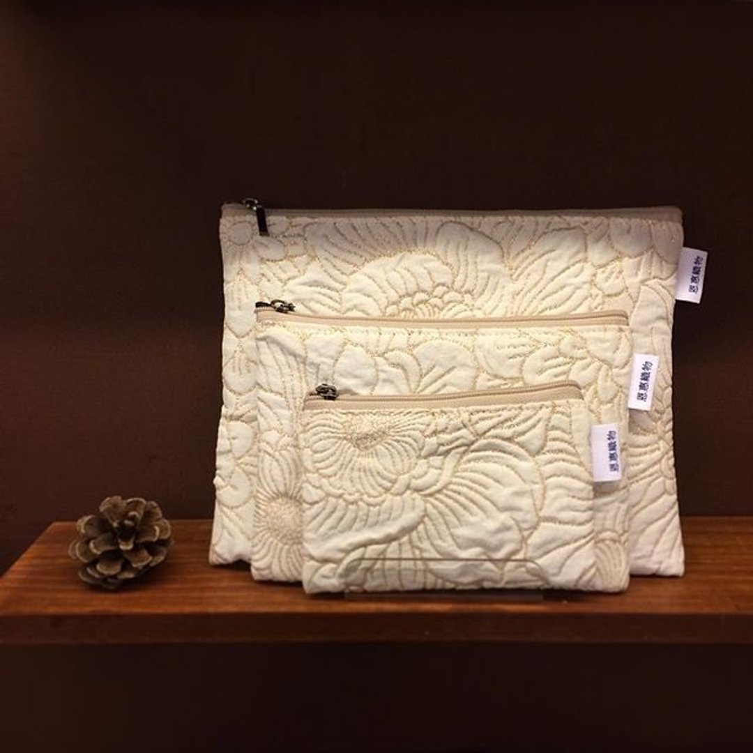 은혜직물pouch/ 米白压花刺绣拉链包 - 化妆包/杂物包 - 棉．麻 白色