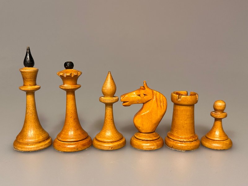 拉脱维亚/摩洛哥国际象棋套装 1957 年至 1963 年 - 桌游/玩具 - 木头 橘色