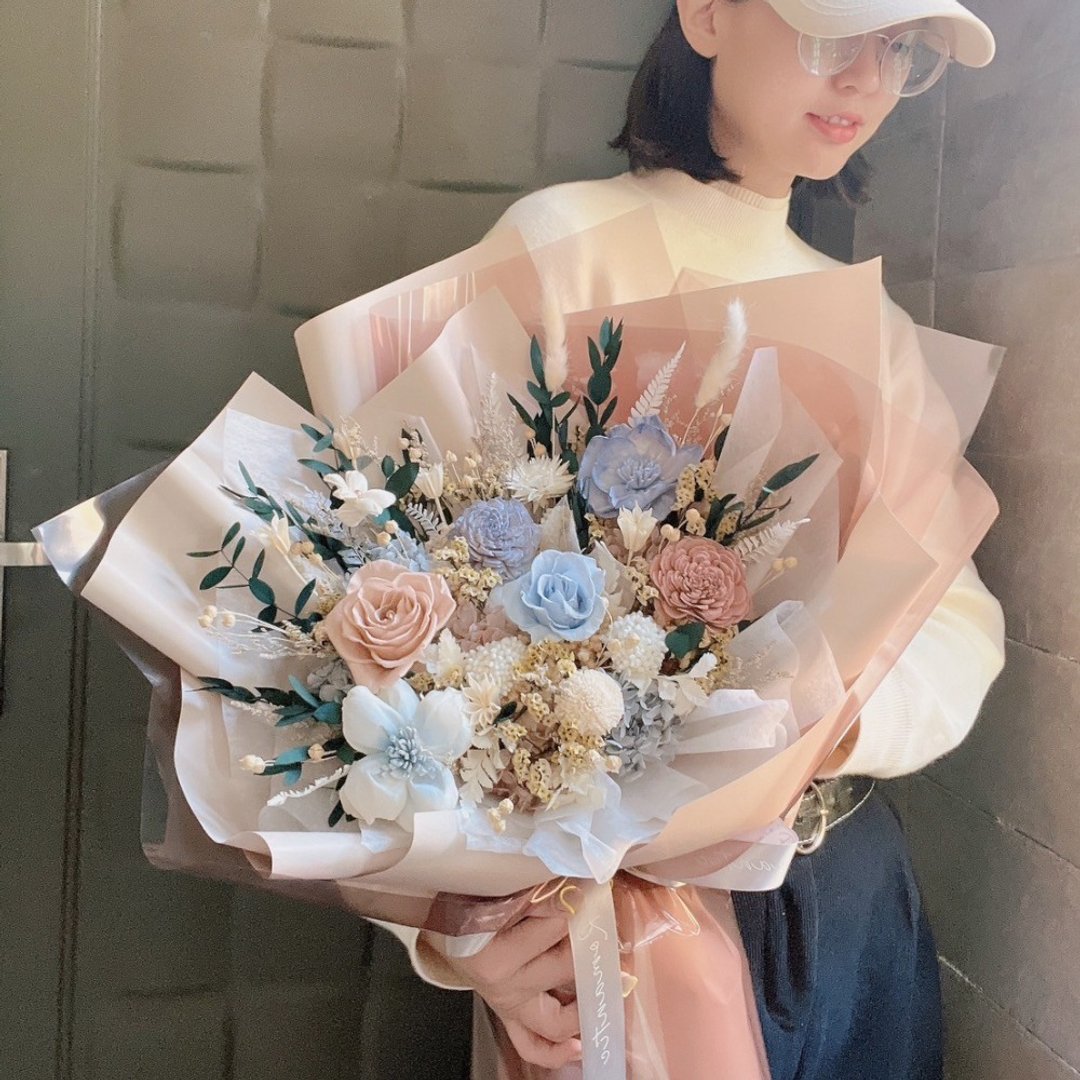 广岛之恋 永生玫瑰花束 奶茶色包装/ 求婚花束 情人节礼物 生日礼 - 干燥花/捧花 - 植物．花 咖啡色