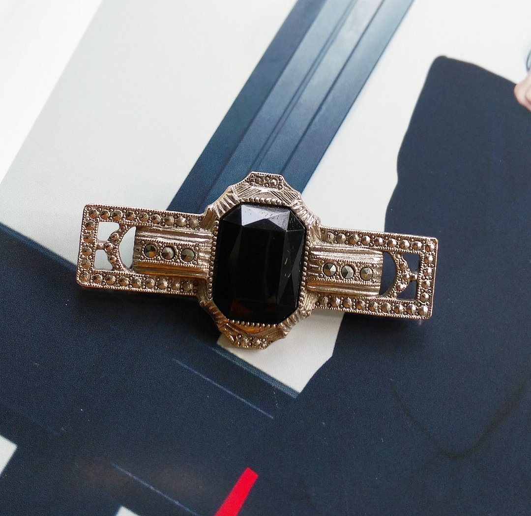 西洋古董饰品。1928  ART DECO 黑灿  别针 - 徽章/别针 - 其他金属 金色