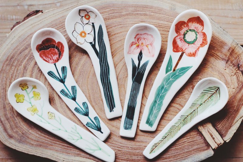 花花汤匙 § 陶瓷器皿 - 餐刀/叉/匙组合 - 其他材质 红色