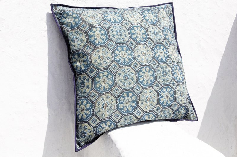 手工木刻印抱枕套/纯棉印花抱枕套/手工印抱枕套-indigo蓝染 - 枕头/抱枕 - 棉．麻 蓝色