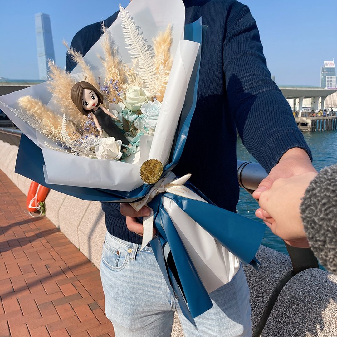 只限香港客户 人像公仔永生花束: 毕业礼物、情侣礼物、祝贺礼物 - 玩偶/公仔 - 植物．花 多色