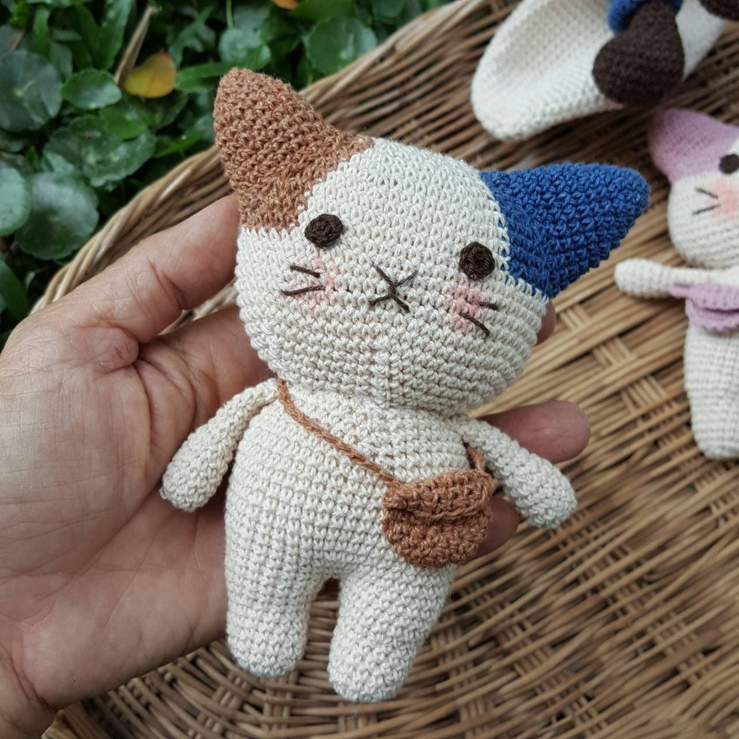 Natural Dyed Cotton Crochet Doll, Kitty Cat, Off White-Blue - 玩偶/公仔 - 棉 白色