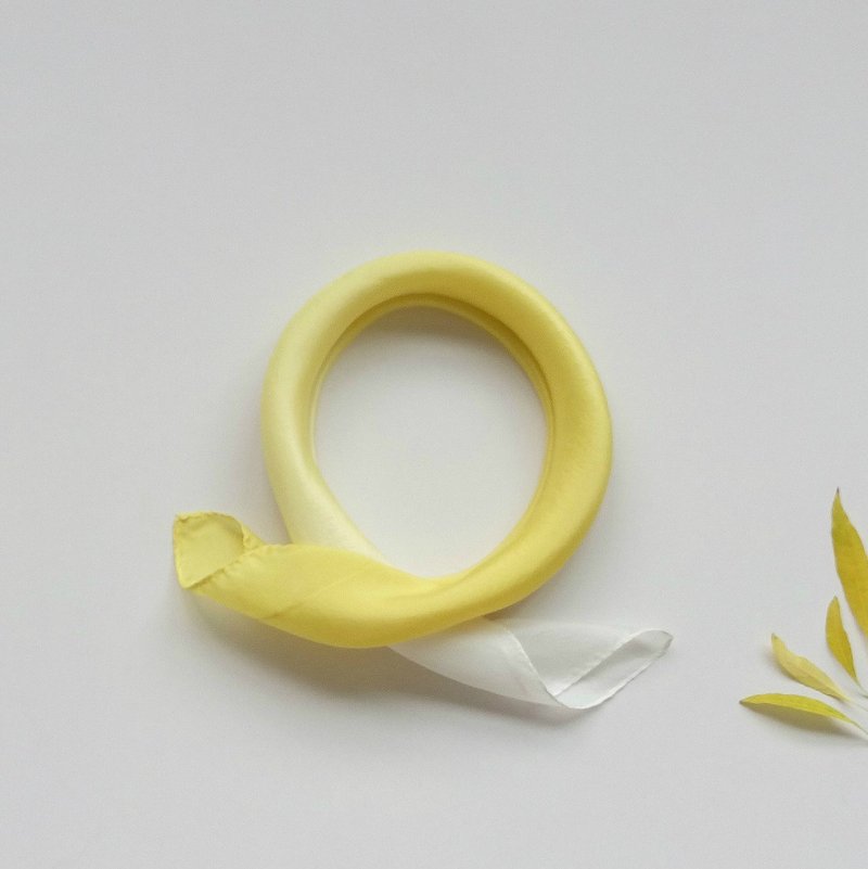 母亲节礼物 手染渐层阳光黄丝巾 手工 领巾 围巾 植物染 丝巾 - 丝巾 - 丝．绢 黄色