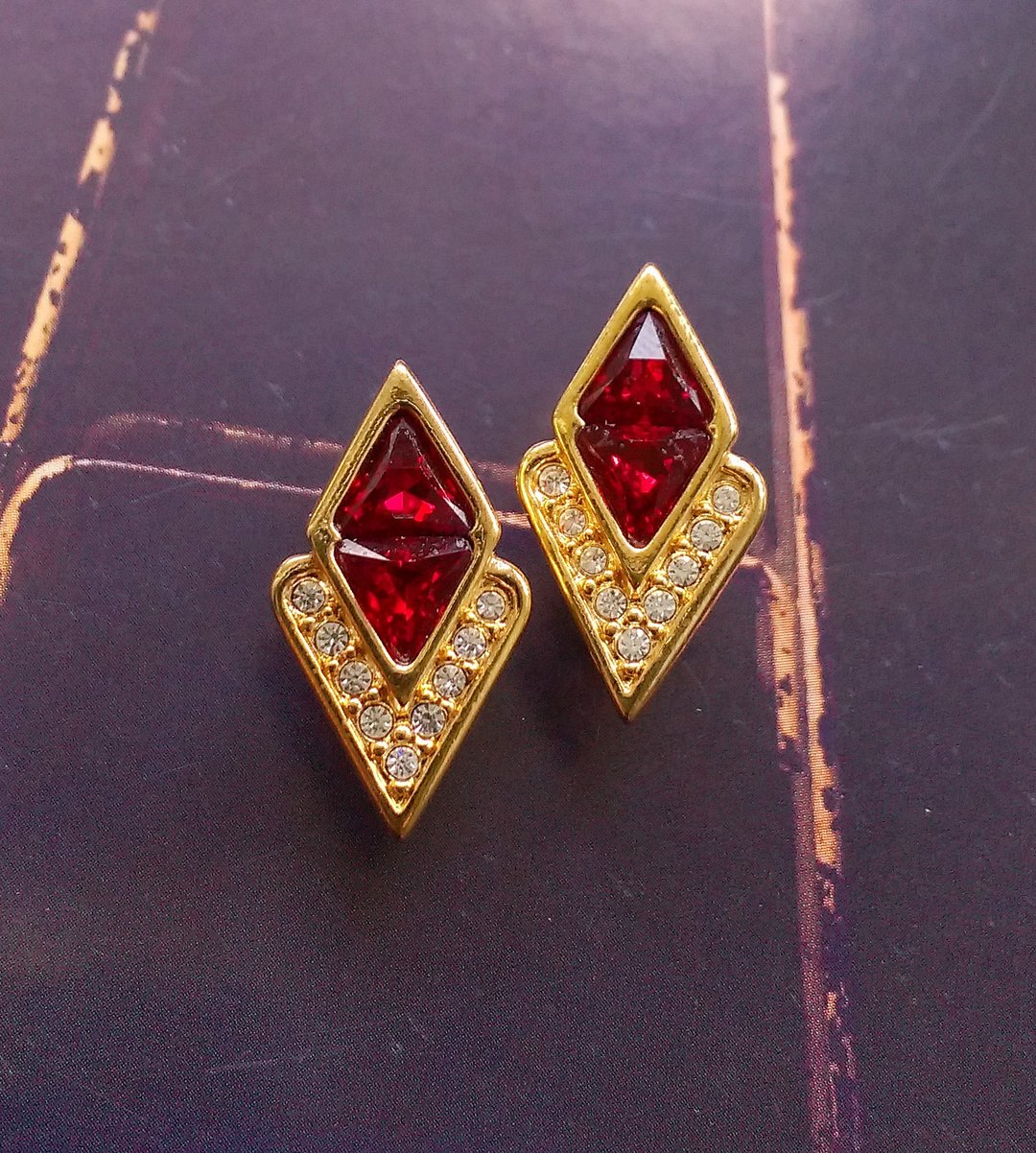 SWAROVSKI  S.A.L 菱形优雅水晶钻 夹式耳环。西洋古董饰品 - 耳环/耳夹 - 其他金属 金色