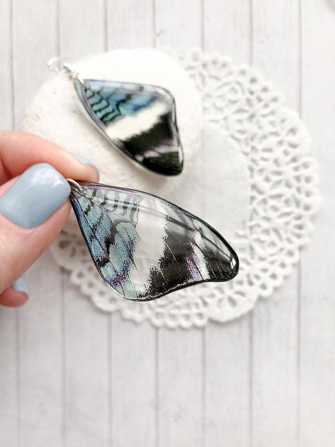 Blue summer butterfly wing earrings Transparent jewelry Christmas Gift Wrapping - 耳环/耳夹 - 树脂 蓝色
