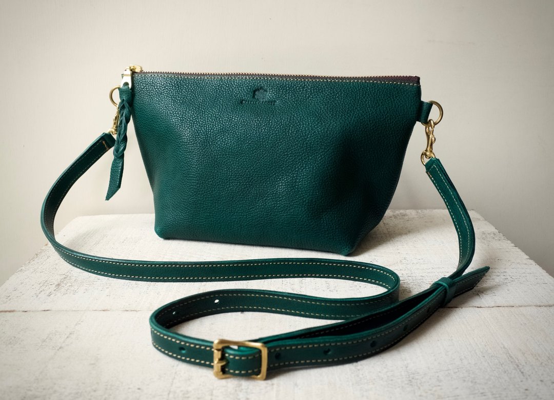 [Immediate delivery available] JAPAN Leather * Nume Leather Clutch Shoulder Pouch "barco" L (bottle green) - 其他 - 真皮 