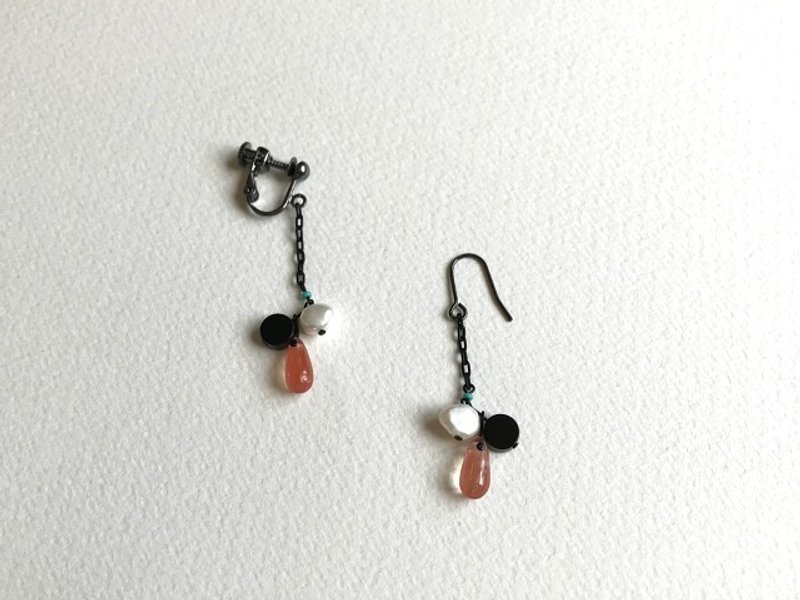 BLACKPOLKA（earrings(clip-on or pierced )） - 耳环/耳夹 - 宝石 黑色