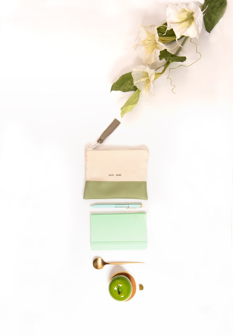 香港制造/设计师原创/纯素皮革/小袋/万用包/收纳包/零钱包 - 零钱包 - 棉．麻 绿色