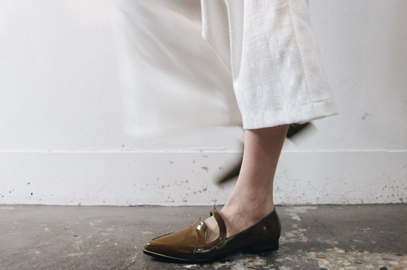 ZOODY / 轮廓 / 手工鞋 / 平底篓空乐福鞋 / 镜面棕 - 女款牛津鞋/乐福鞋 - 真皮 橘色