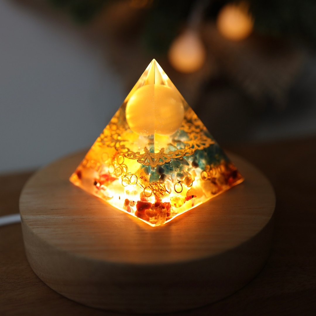 【定制化礼物】明月静光_透石膏能量净化金字塔_小夜灯Orginite - 灯具/灯饰 - 水晶 银色