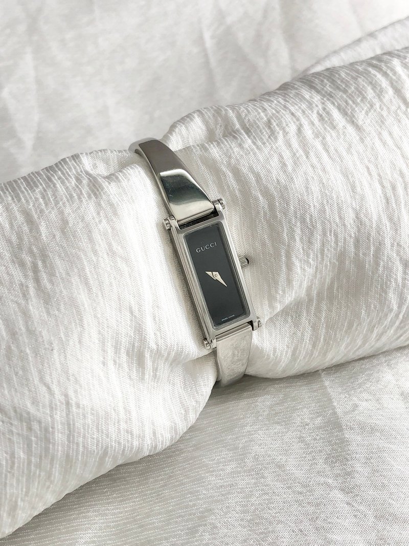 【 VintageShop solo 日本直送中古包专卖店 】GUCCI 古驰 腕表 银色 不锈钢 石英机芯 1500L vintage 古董 fw2gpp - 女表 - 不锈钢 银色