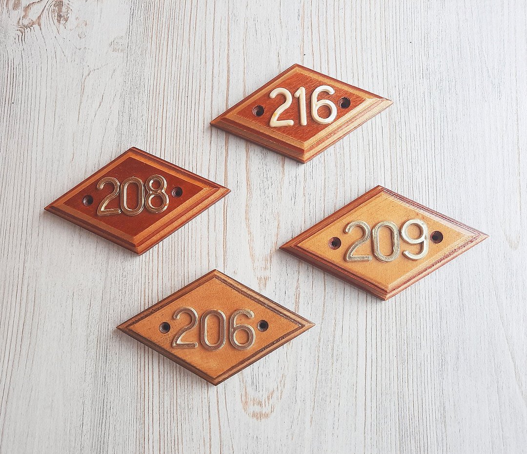 Retro apartment door sign numbers 206 208 209 216 wooden number sign vintage - 门帘/门牌 - 木头 咖啡色