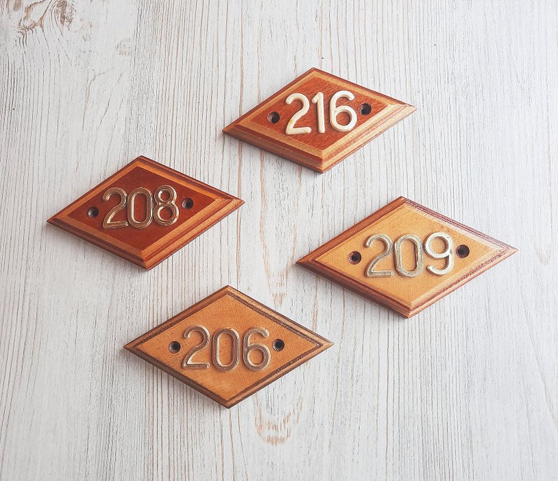 Retro apartment door sign numbers 206 208 209 216 wooden number sign vintage - 门帘/门牌 - 木头 咖啡色
