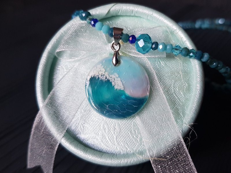Wave necklace, surfer jewelry, sea wave miniature painting on pearl pendant - 项链 - 珍珠 蓝色