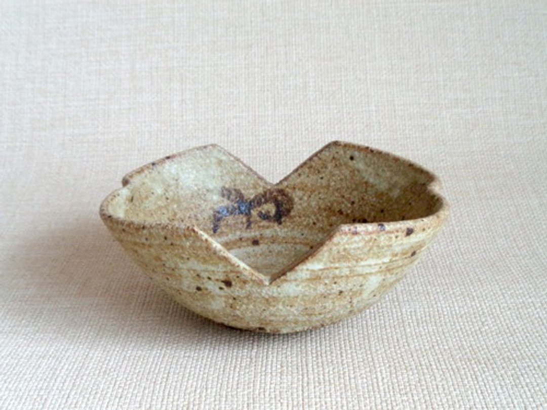 信乐烧 铁绘花鸟四方钵 手作陶瓷深碗 a - 碗 - 陶 卡其色