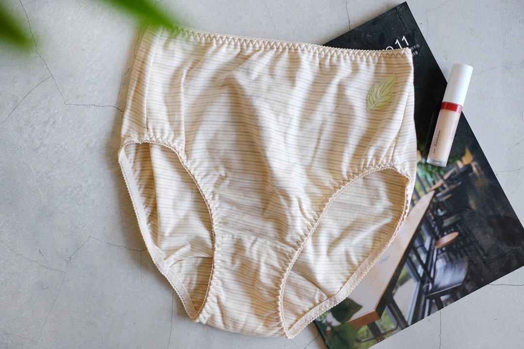【手工内着】舒蔓・有机棉・高腰三角裤・台湾制 - 女士内衣裤 - 棉 卡其色
