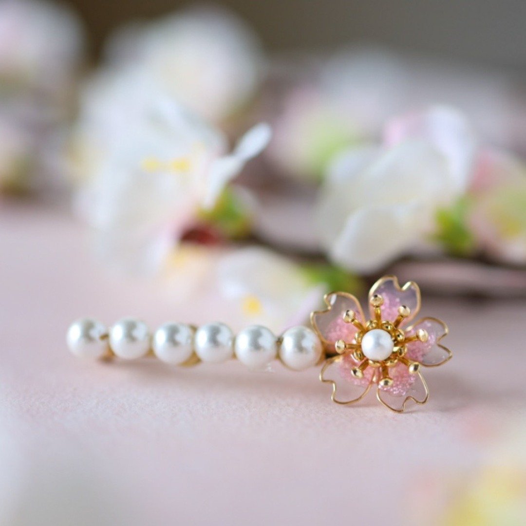 樱花珍珠一枝春胸针 手作樱花饰品 母亲节生日送礼首选 - 胸针 - 树脂 粉红色