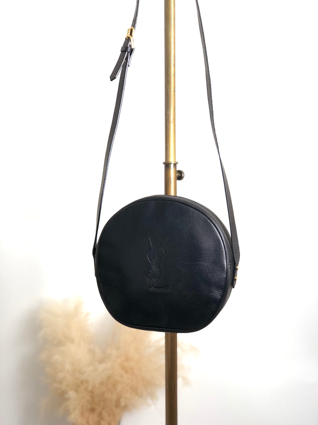【日本直送 名牌中古包】Yves Saint Laurent 圣罗兰 肩背包 黑色 YSL 缝线 皮革 圆形 5yuyyw - 侧背包/斜挎包 - 真皮 黑色