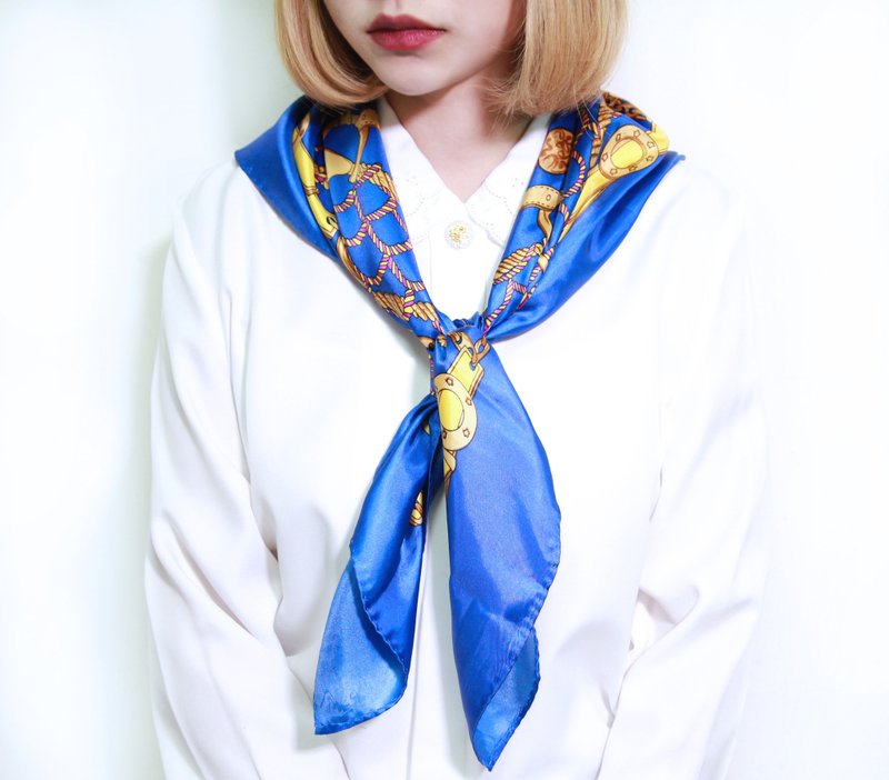 Back to Green::古典丝质丝巾 马戏团高空弹跳 vintage scarf (SC-14) - 丝巾 - 丝．绢 蓝色