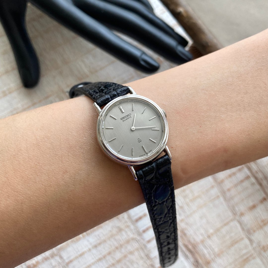 SEIKO 经典银色 圆形表壳 银灰表盘 真皮表带 古董表 vintage - 女表 - 其他金属 银色