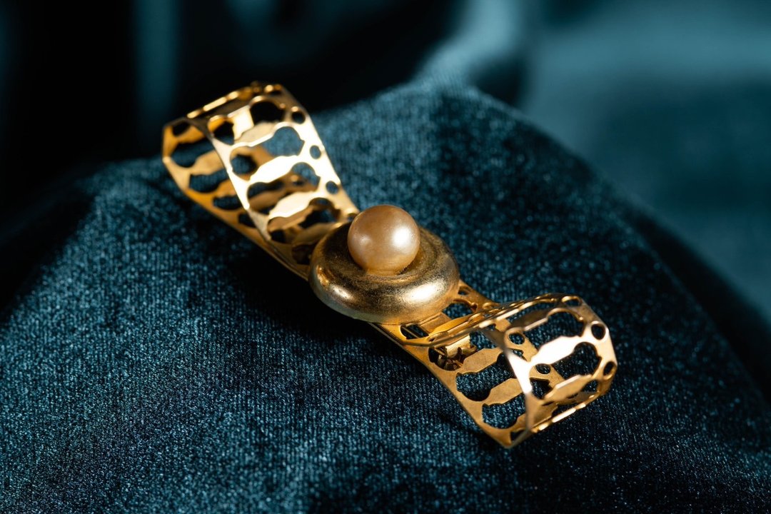 【CRUXART】西洋首饰珠宝-轻奢小品-时光涟漪珍珠胸针-铜制 - 徽章/别针 - 铜/黄铜 金色