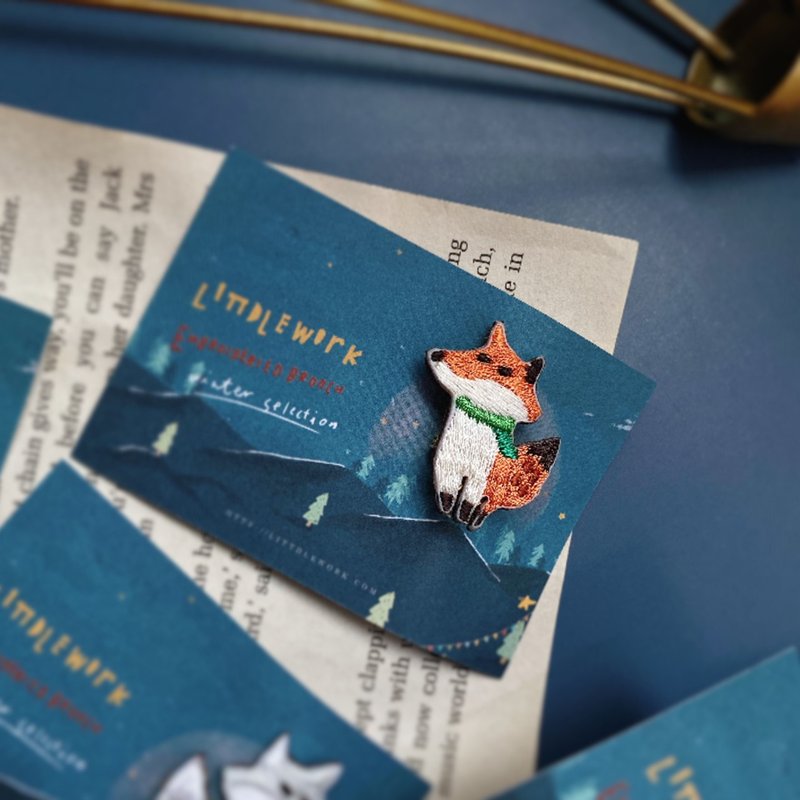 刺绣别针/烫贴 | 冬日系列 -小棕狐 - 徽章/别针 - 绣线 多色