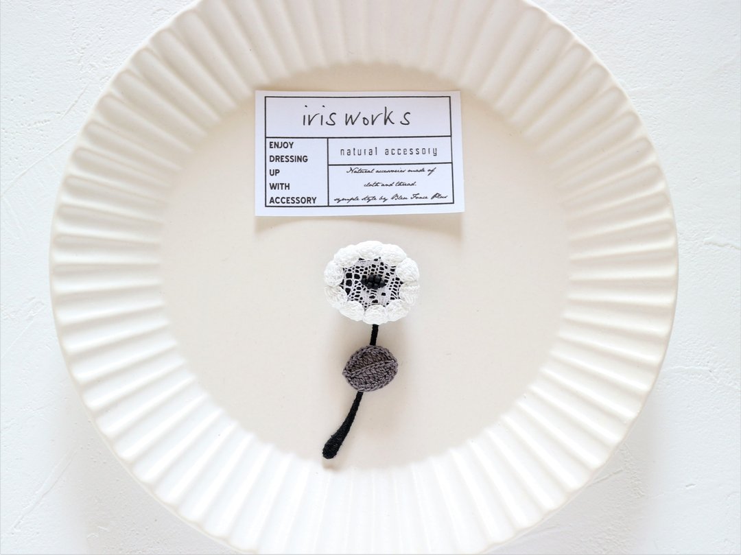 Flower brooch antique lace sizeS/black - 胸针 - 棉．麻 黑色