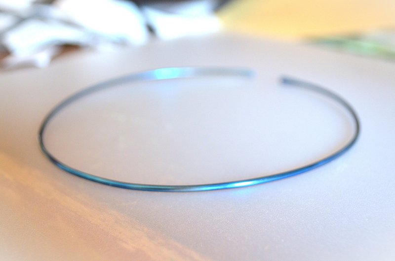 钛金属颈圈・蓝色钛颈圈・370mm - 颈链 - 其他金属 多色