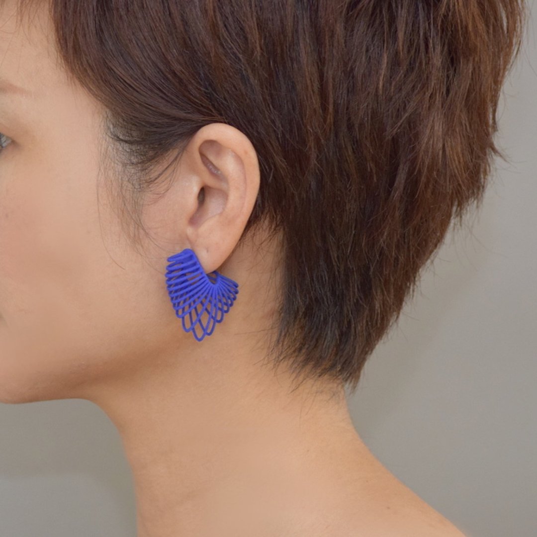 vinee earrings blue - 耳环/耳夹 - 塑料 蓝色