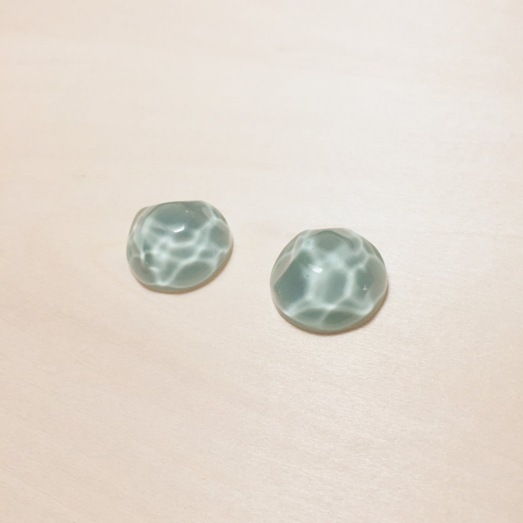 复古豆绿水波耳环 - 耳环/耳夹 - 树脂 绿色