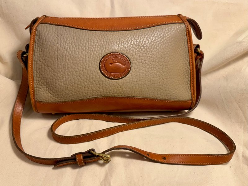 Dooney & Bourke 美国鸭鸭 美国制全真皮斜背包 肩背包 - 侧背包/斜挎包 - 真皮 咖啡色