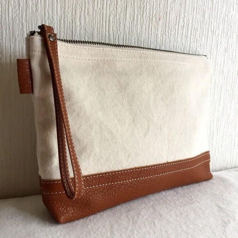 Vintage No. 8 canvas and goat leather tannin soft nume simple pouch [light Brown] - 化妆包/杂物包 - 真皮 咖啡色