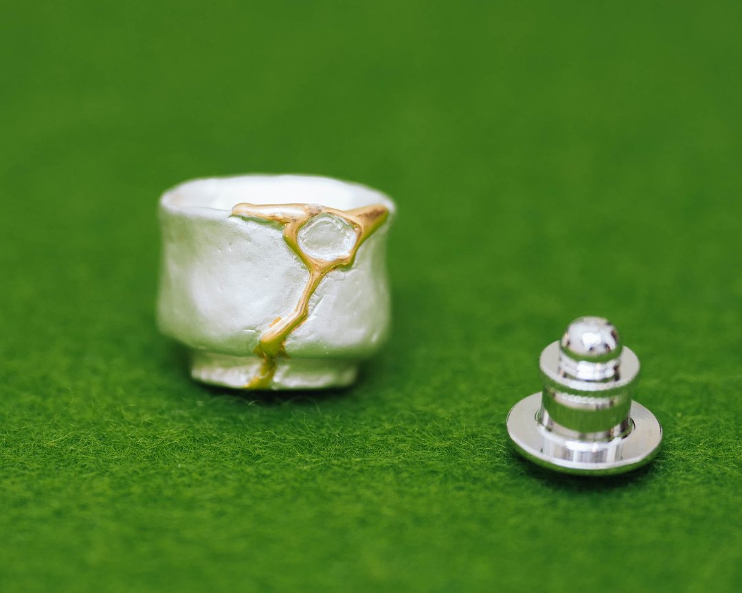金缮茶碗造型别针胸针 - 项链 - 银 银色
